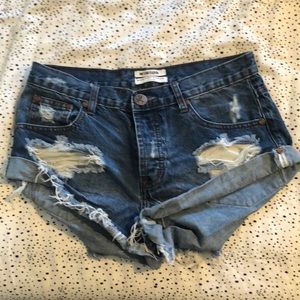 Like new One Teaspoon Bandit Jean shorts size 26